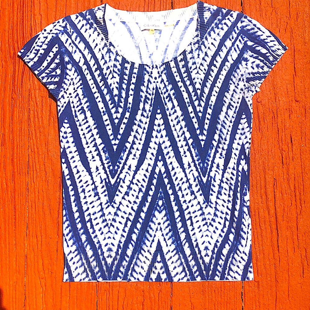 Calvin Klein Cap Sleeve Top, With Pretty Design, Size PS, Excellent Condition.